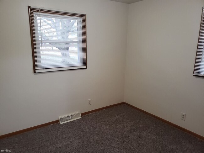 Building Photo - 3 br, 1 bath Duplex - Wilson 4261