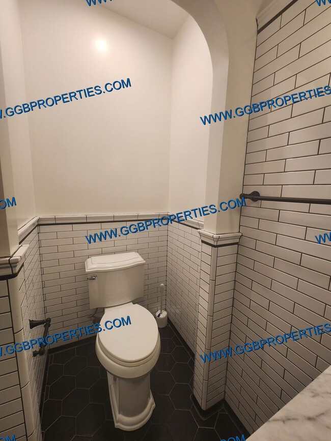 Building Photo - Come See this SAT! 06/27/26 - Live the Belmont Shore Lifestyle! Spanish 2 Bedroom / 1 Bath Home w...