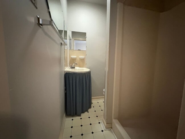 Building Photo - 743 Orange St