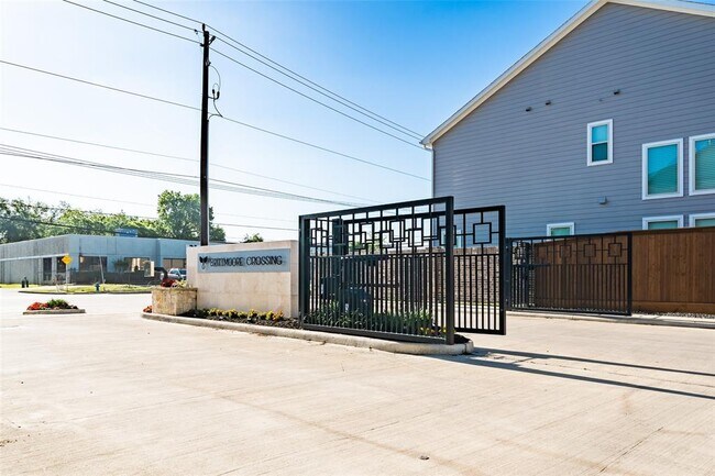 Building Photo - 10922 Brambling Wood Dr
