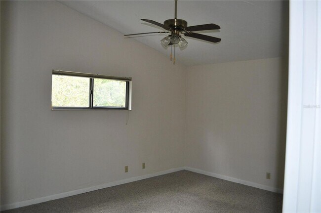 Building Photo - 127 Persimmon Dr