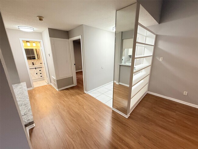 Building Photo - 12755 Mill Ridge Dr