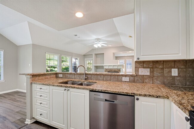 Building Photo - 77 Woodlily Pl