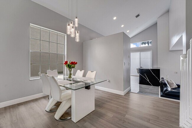 Building Photo - Spacious 4-Bedroom with 3 Full Baths in Royal Palm Beach!