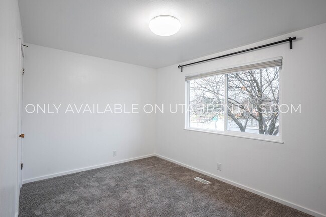 Building Photo - 893 N 500 E
