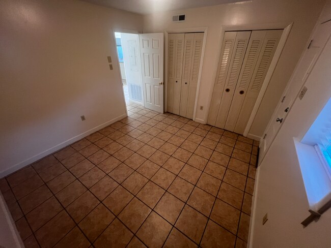 Building Photo - 147 Mountain View Dr SW