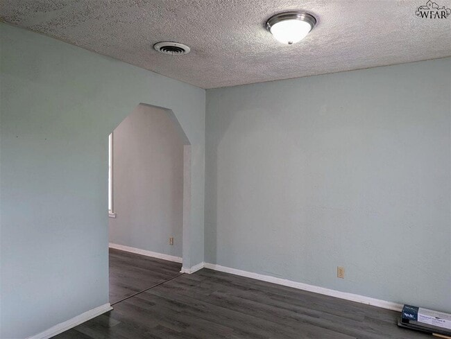 Building Photo - 2805 S Bandera Dr