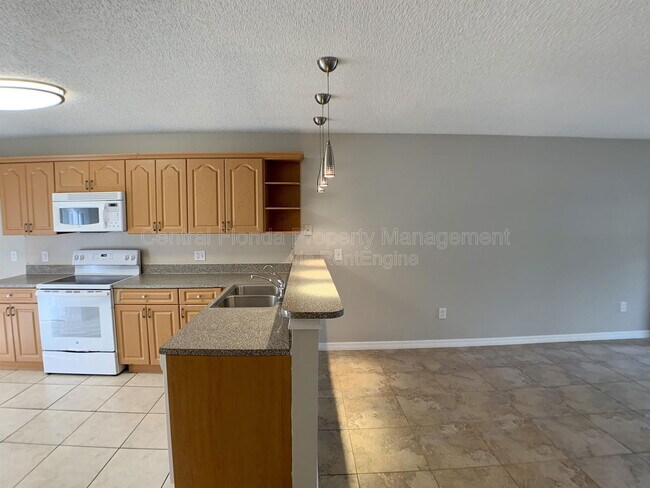 Building Photo - 3651 N Goldenrod Rd