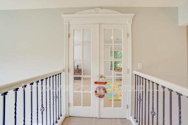 Building Photo - 4404 NE 98th Cir