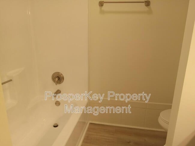 Building Photo - 1100 43rd Ct