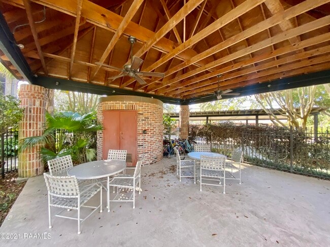 Building Photo - 213 Bendel Rd