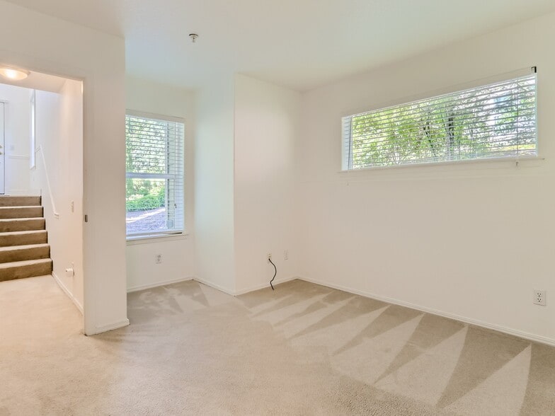 Building Photo - 10245 NW Wilshire Ln