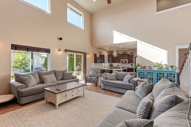 Building Photo - Beautiful, Executive  Home on Cul de Sac i...