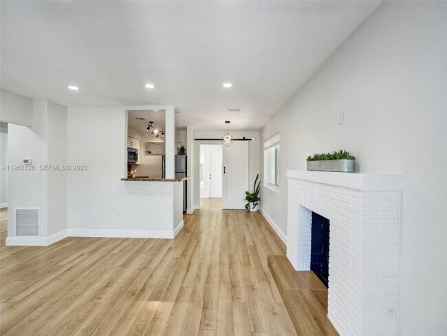 Building Photo - 1713 NE 15th Ave