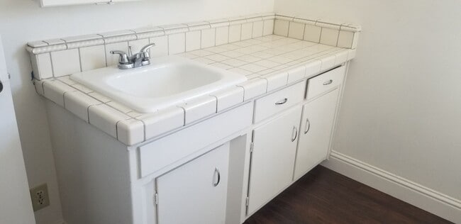 Building Photo - Move in Special see ad