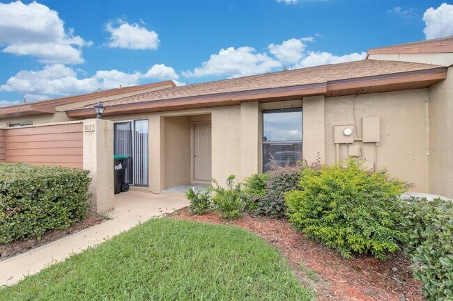Building Photo - 907 Park Villa Cir