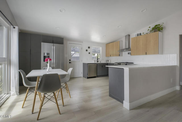 Building Photo - 863 S Vecino Dr