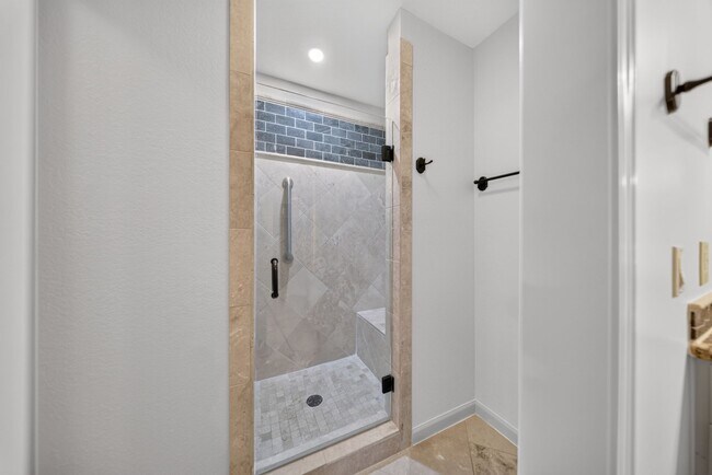 Building Photo - 5715 E 64th St