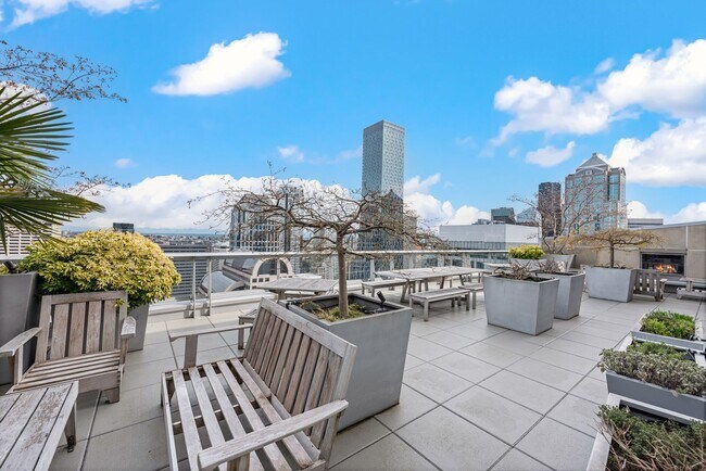 Building Photo - Luxury 2 Bed 1.75 Bath Furnished Downtown Seattle Condo with Stunning Views