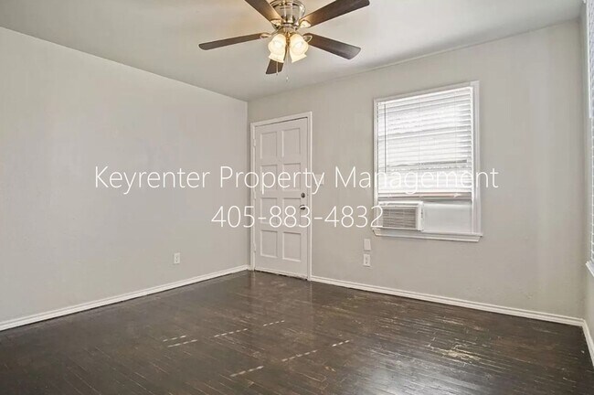 Building Photo - 3937 SW 27th Pl