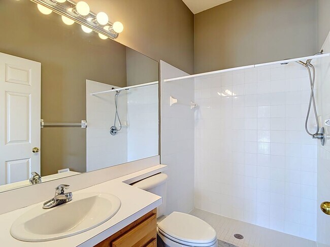 Building Photo - 2866 Duncan Tree Cir