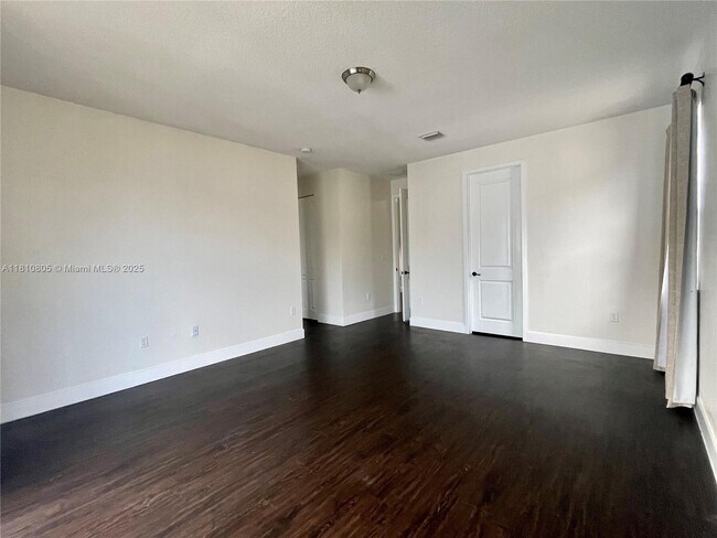 Building Photo - 3316 W 98th Pl