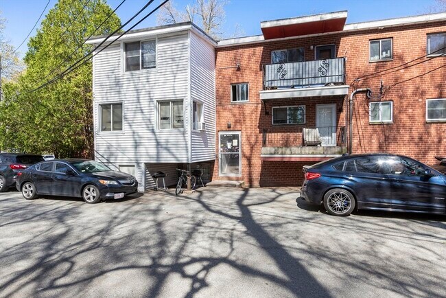 Building Photo - 96 Itasca St