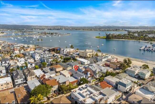 Building Photo - Newly Remodeled and Fully furnished- Mission Beach 5 bed 3 baths.