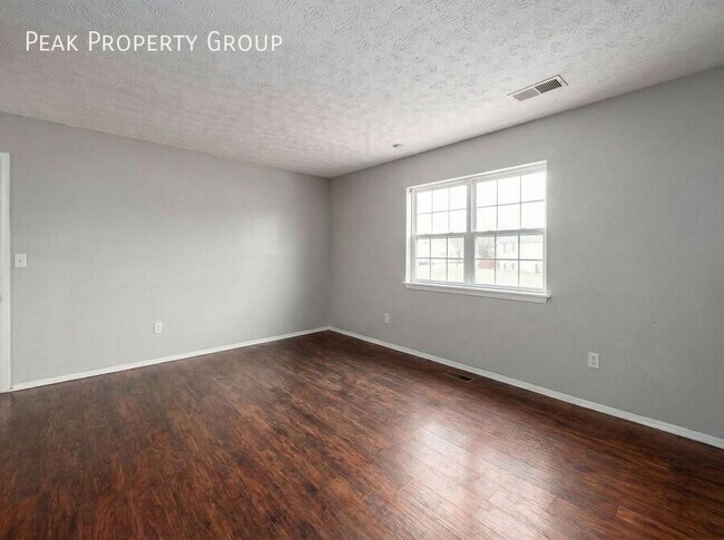 Building Photo - 1393-1395 Summit Street-2 Bedroom