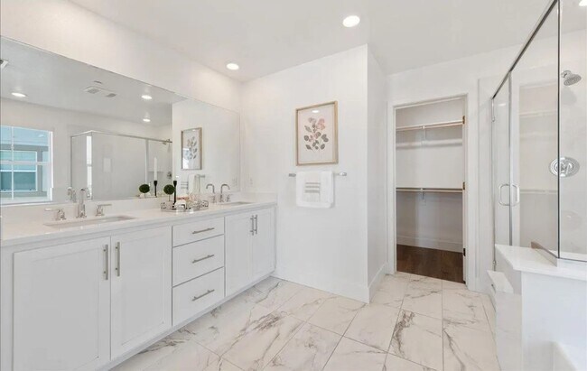 Building Photo - $5,595 | Stunning 5BR/4.5BA Model-Like Home in Newark's Bridgeway Community!
