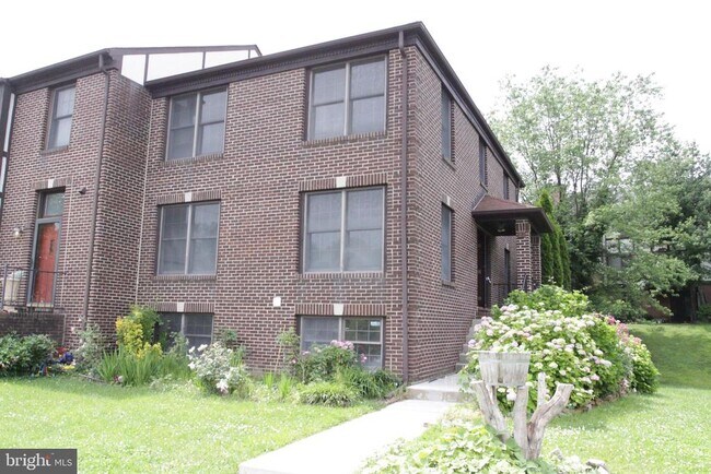 Building Photo - 20 Rhodes Pl