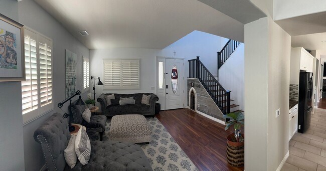 Building Photo - Large 4 bedroom / 3 bathroom San Jacinto Home