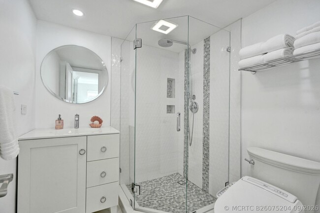 Building Photo - 1169 Hillsboro Mile