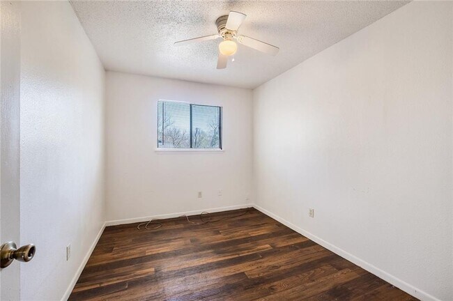 Building Photo - 200 Concho St