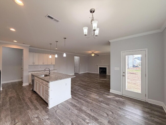 Building Photo - Spacious 3 Bedroom Home on 1 Acre Lot!