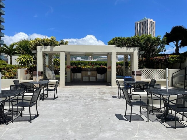 Building Photo - 1 Bedroom 1 Bathroom 1 Parking in Kaka'ako