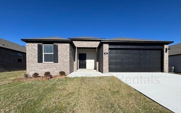 Building Photo - 44 Kelton Ln