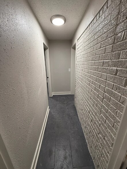 Building Photo - 2379 Saratoga Ave