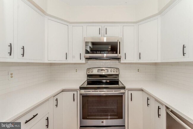 Building Photo - 10220 Baltusrol Ct