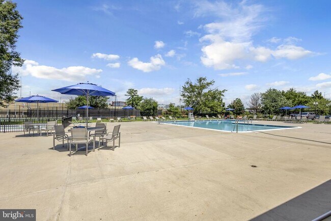 Building Photo - 1400 Martha Custis Dr