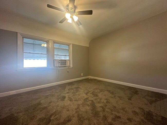 Building Photo - Three-bedroom House in Baltimore