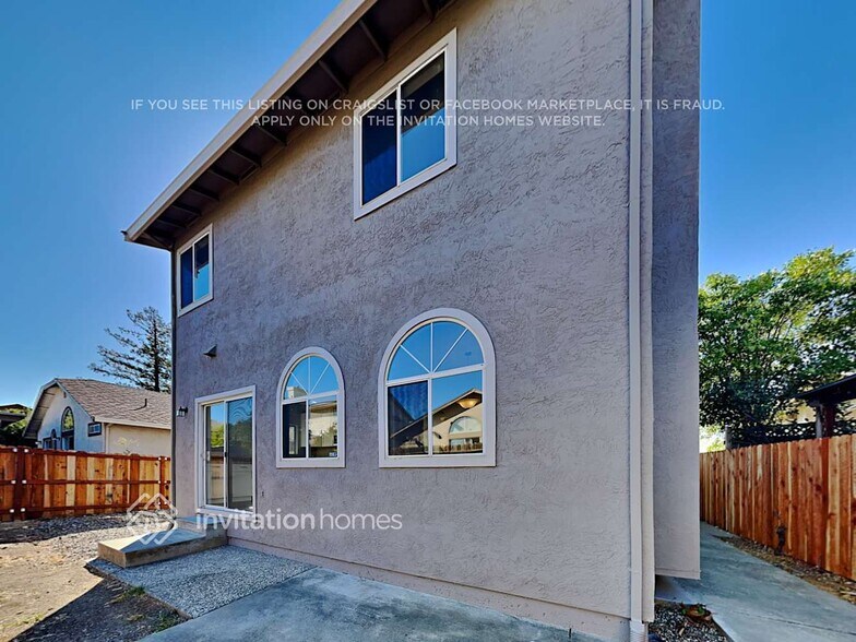 Building Photo - 370 Hibiscus Ln
