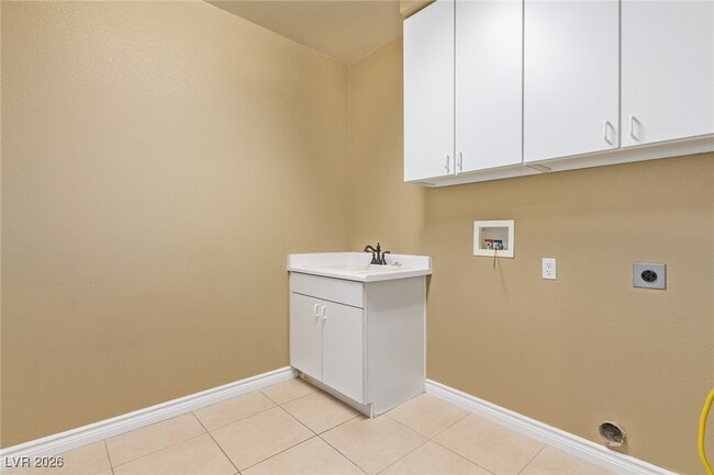 Building Photo - 9805 Queen Charlotte Dr