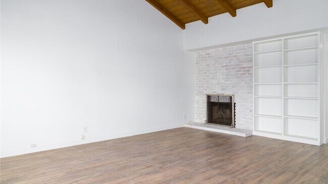 Building Photo - 480 N Abby St