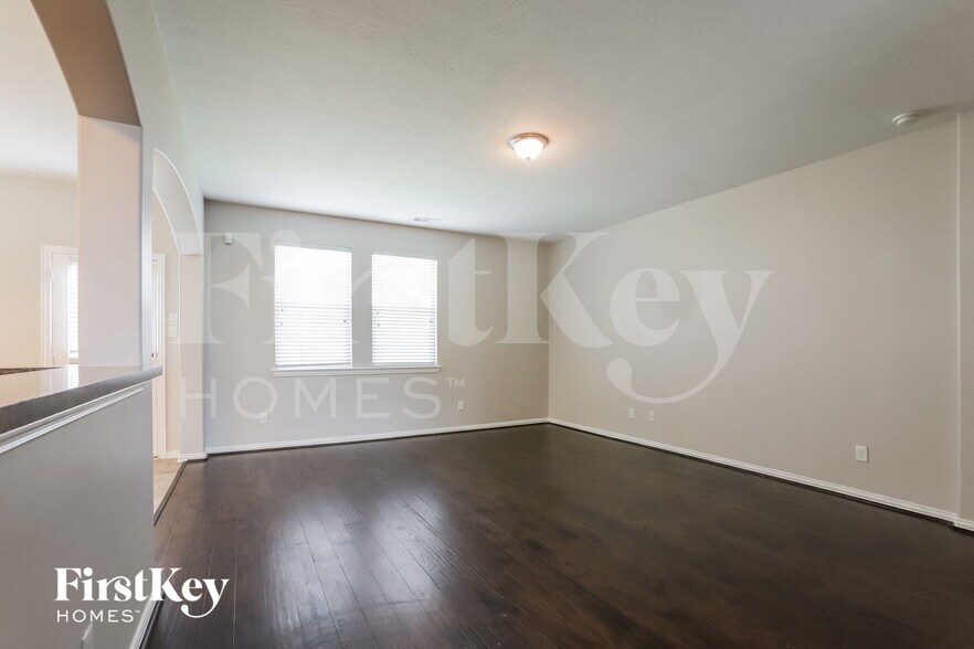 Building Photo - 28911 Hidden Lake Ct