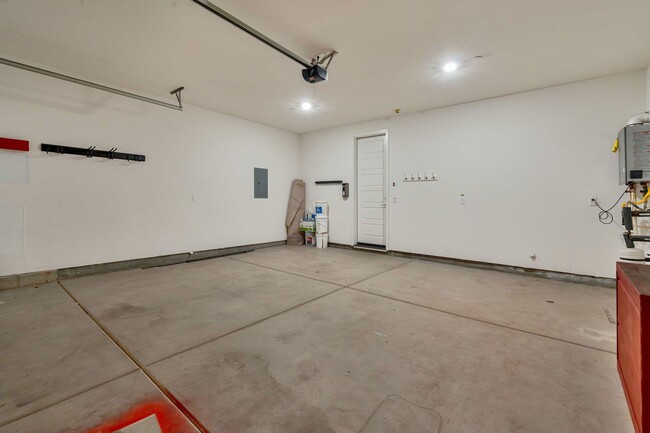 Building Photo - Folsom Ranch Gem – Newer 3BR Single-Story ...