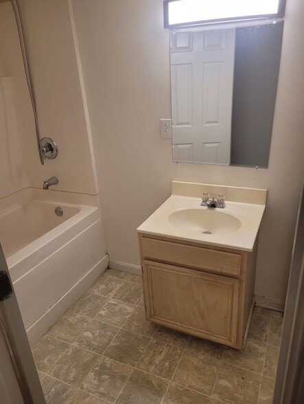 Basement bathroom - 1252 Castine Ct