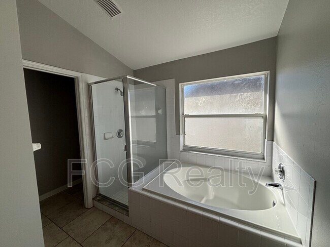 Building Photo - 715 Piermont Dr