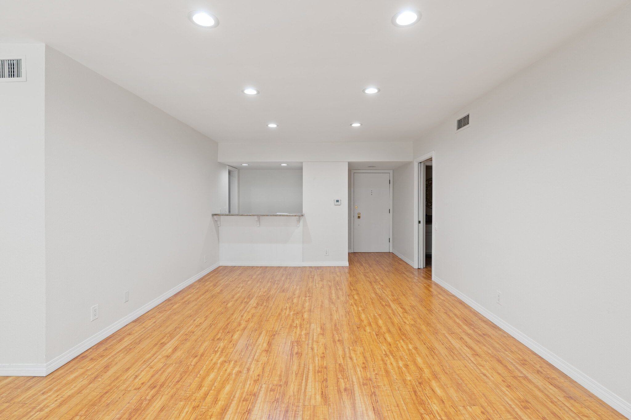Building Photo - 4915 Tyrone Ave