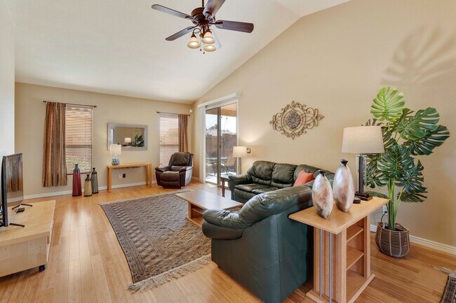 Building Photo - Gorgeous fully furnished home in Gilbert w...